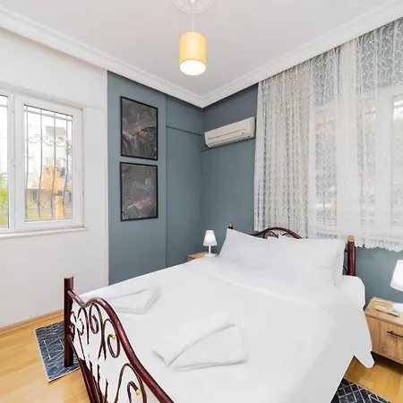 Spacious Flat With Backyard In Muratpasa Apartment *