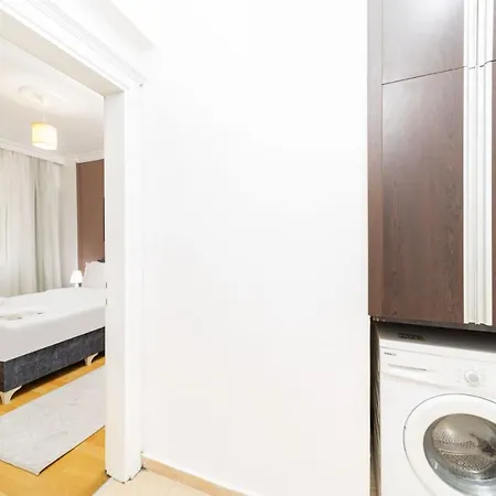 Apartment Spacious Flat With Backyard In Muratpasa