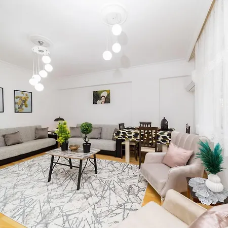 Spacious Flat With Backyard In Muratpasa Apartment Antalya